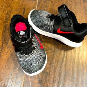 6c toddler Nike tennis shoes